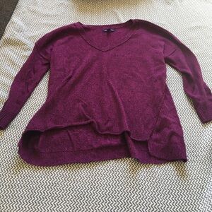 AE V neck pink magenta and black sweater